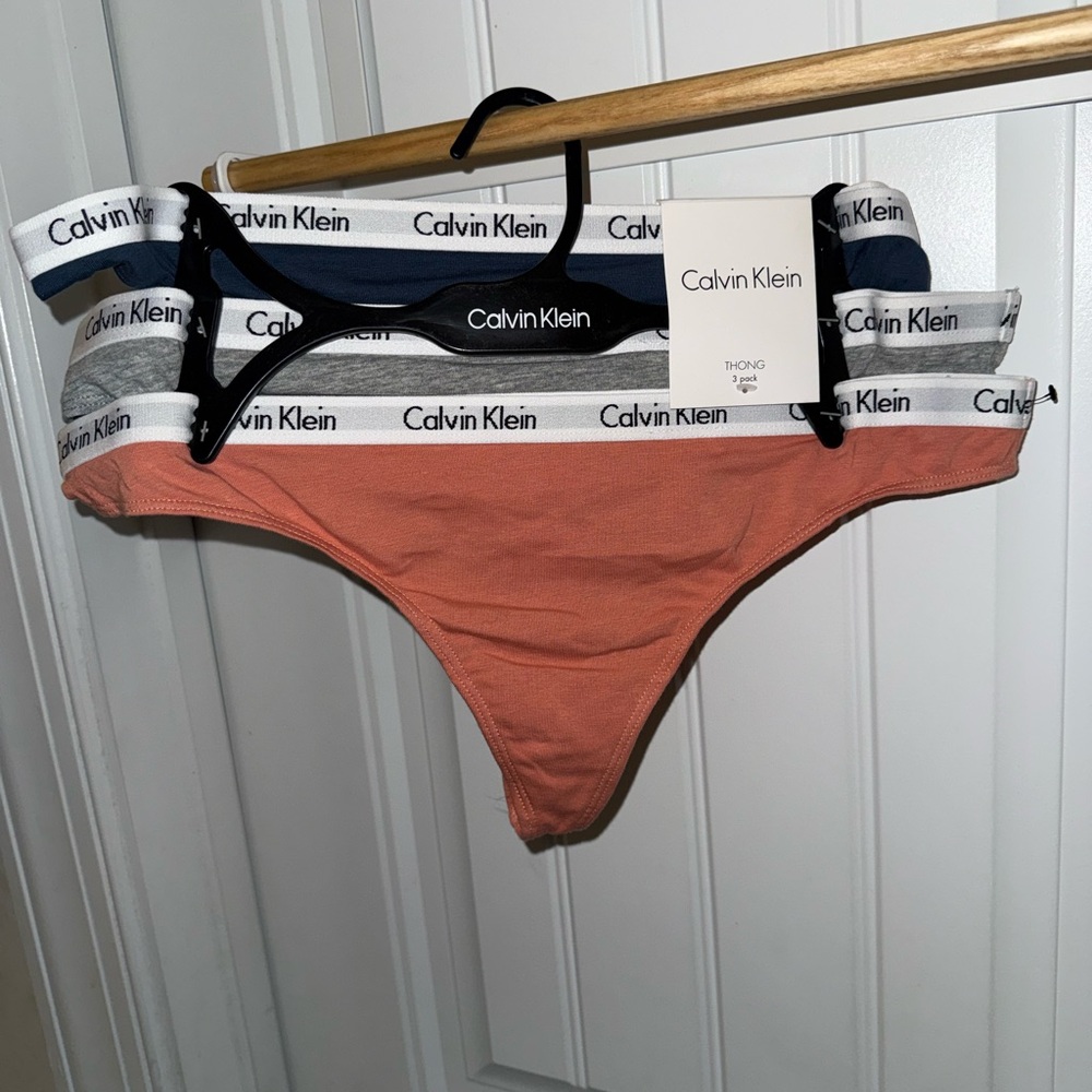 NWT 3 Pack of Calvin Klein Cotton Thongs-Orange, Gray, and White Size Large